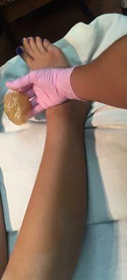 100% Natural. No Chemicals or Resins. 100% Sanitary. Less Painful. Longer lasting, smoother results with Sugaring!