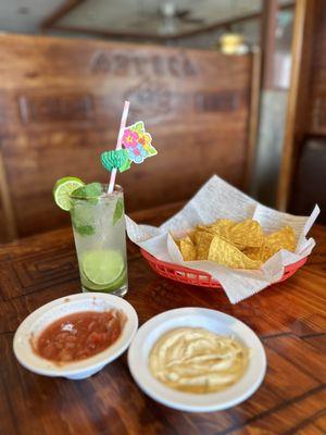 Mojito, chips, salsa, and Salsa Blanca