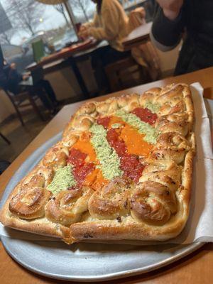 Tri Color Garlic Knot Pizza