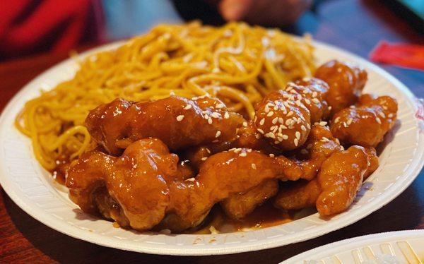 Sesame Chicken & Lo mein