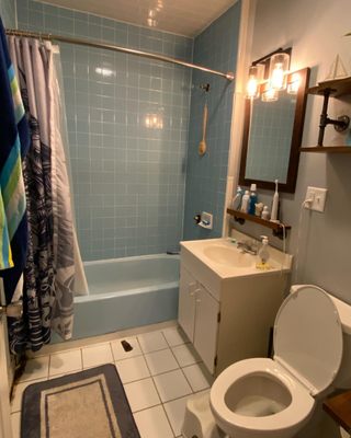 The original 1950s tub and tile in my bathroom