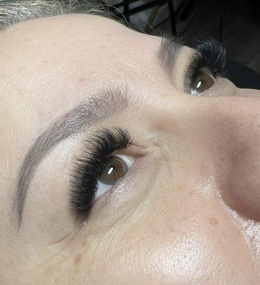 Volume eyelashes extensions