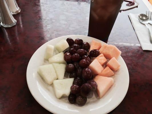 Yummy Love the fresh fruit for an appetizer