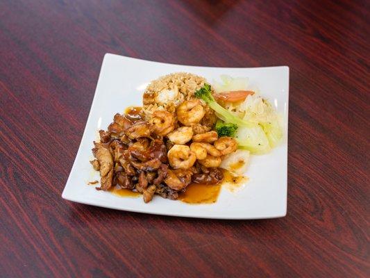 Chicken and shrimp with rice and veggies