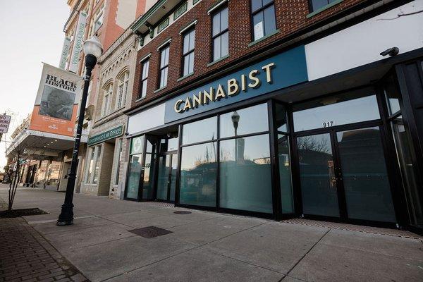 Cannabist Dispensary Huntington in Pullman Square on 3rd Ave