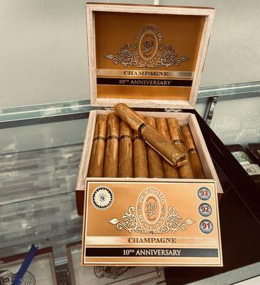 Premium Cigars - Perdomo Reserve 10th Anniversary Champagne Epicure