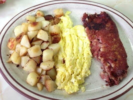 Corned Beef Hash & Eggs & Hash Browns