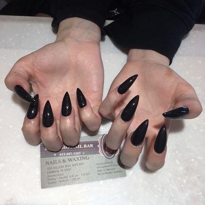 Perfect color long and pointed nail