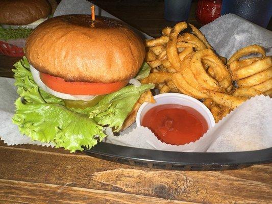 Great cheeseburger and curly fries!! Good prices and service! Close to the River and amphitheater!