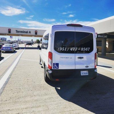 Airport drop off for wheelchair accessible travelers