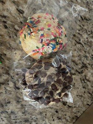 Chocolate chip and sprinkle cookie