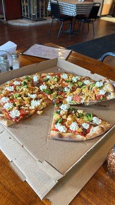 Chicken,broccoli,mushroom, tomato & ricotta pizza