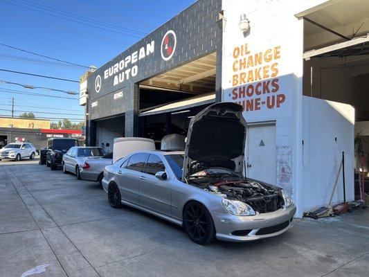 time for maintenance at the one and only shop that i trust my benz to be touched.