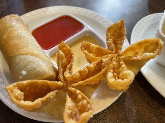 Cheese wonton and egg roll- part of lunch combo