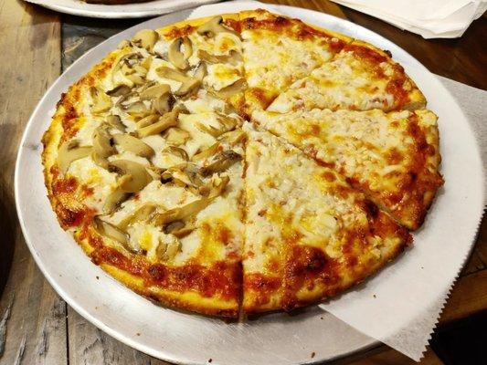 Mushroom and garlic pizza