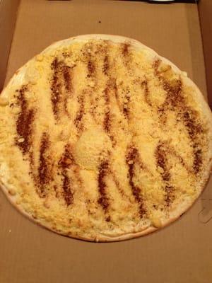 Cinnamon streusel pizza