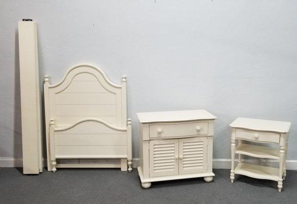 Used Stanley white Twin Bedroom set