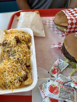 Chilli Cheese Fries, hamburger and cheese burger