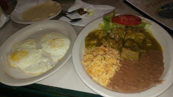 Guiso de puerco en salsa verde with 2 fried eggs