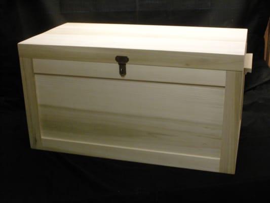 Poplar Keepsake Chest