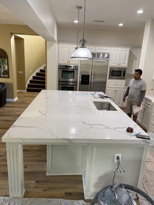 NEW QUARTZ COUNTER TOPS.