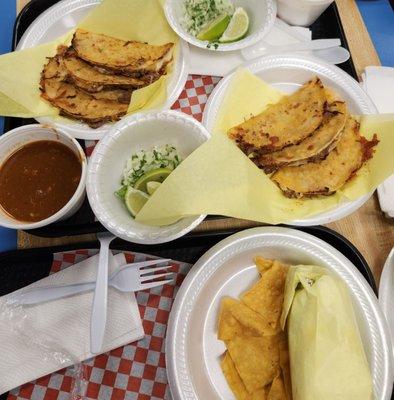 If you really want some good burrito and birria this is the place to go. Delicious food. Definitely recommend eating here.