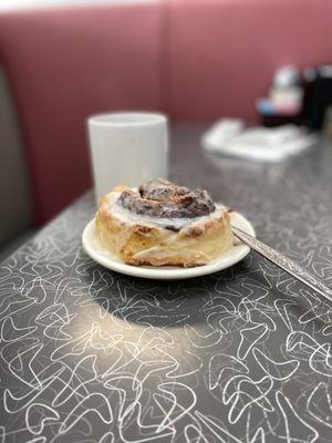 Cinnamon roll with coffe