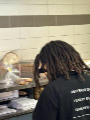 INCOMPETENT DUNKIN DONUTS WORKER! HE KEEPS TOUCHING HIS HARI THEN TOUCH FOOD! NASTY!!!