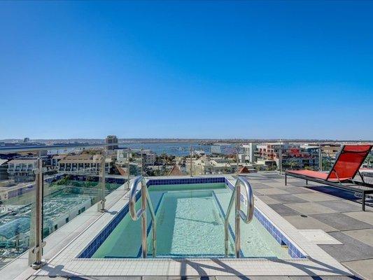 Rooftop Spa with Gorgeous Views!