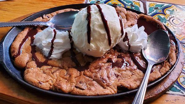 Chocolate chip cookie skillet