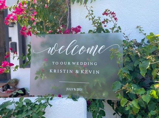 Frosted Acrylic offering an elegant touch to an outdoor wedding sign