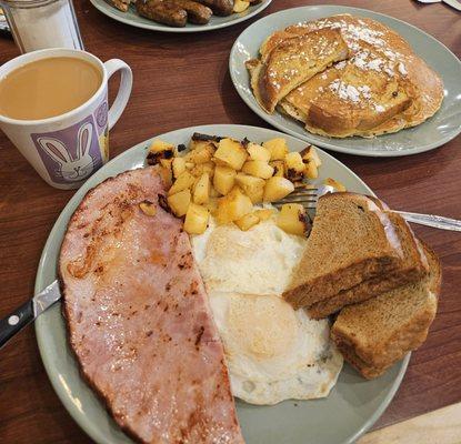 Always enjoy their breakfast. Easy get it anytime while they are open. 6 am to 2 pm... I love going early morning.