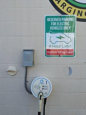 EV Charging Station, 325 E 9th St, Charlotte