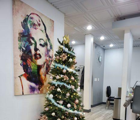 Holiday Decor n Marilyn