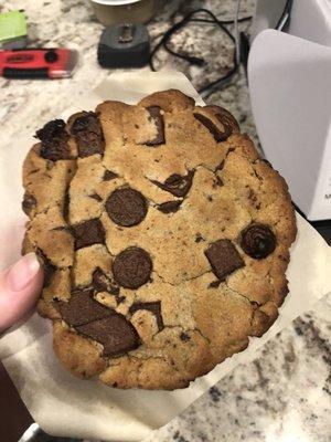 Chocolate chip cookie