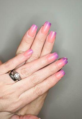 Ombre dipping powder mani! We absolutely love how the colors blend perfectly for these ombre nails.