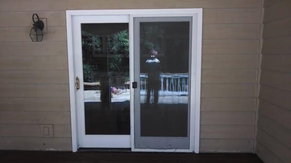 Fox Valley Glass installs new residential patio doors, as well as repair of current patio door-glass, hardware, and screens.