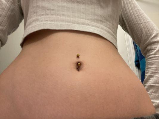 navel piercing