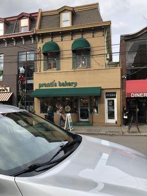 3rd Floor with same building of Prantl's bakery