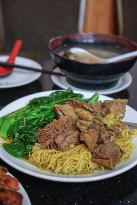 Beef Brisket Lo Mein - IG: @nelson_eats