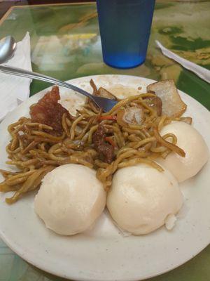 Custard bun, pepper beef, general chicken