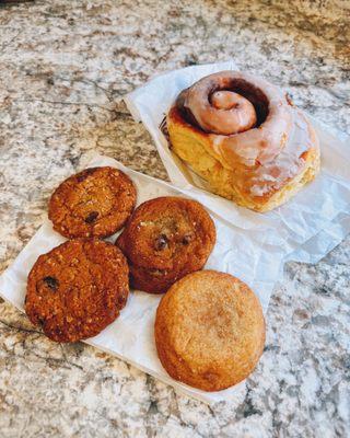 Cinnamon roll / $2.75 + Small cookies / 2 for $0.90