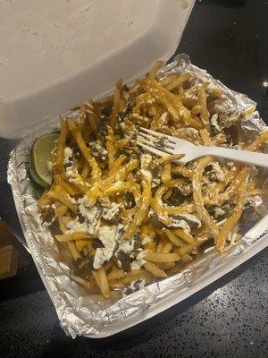 SUPPOSE TO BE Carne Asada Fries BUT I RECEIVED A FRY BOX WITH "SALT BAE" SPRINKLE OF MEAT.