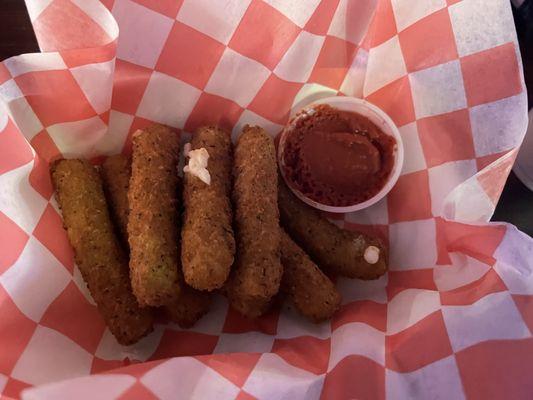 Mozzarella sticks withmarinara