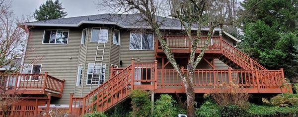 Gutter installation on
High level Wood Rail Home