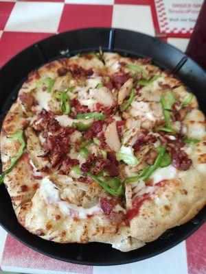 Rafael's BBQ chicken pizza