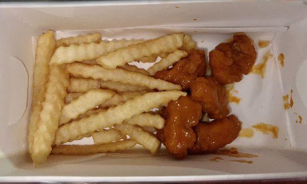 6pc Buffalo Boneless Wings and Crinkle Fries (Small)