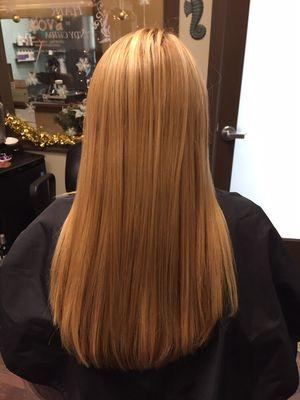 Beautiful Hair Extensions and color blending, for a beautiful and natural look.