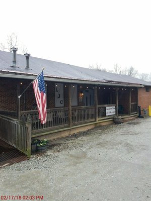 Main Entrance leads to wine tasting area. To the left is antique shop.