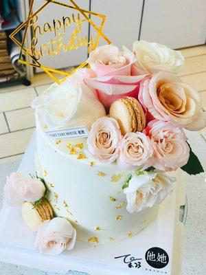 custom birthday cake with real flowers and macaroons!